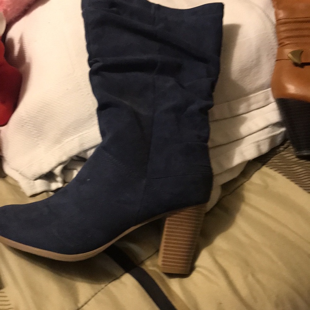 Navy above the ankle books in good shape